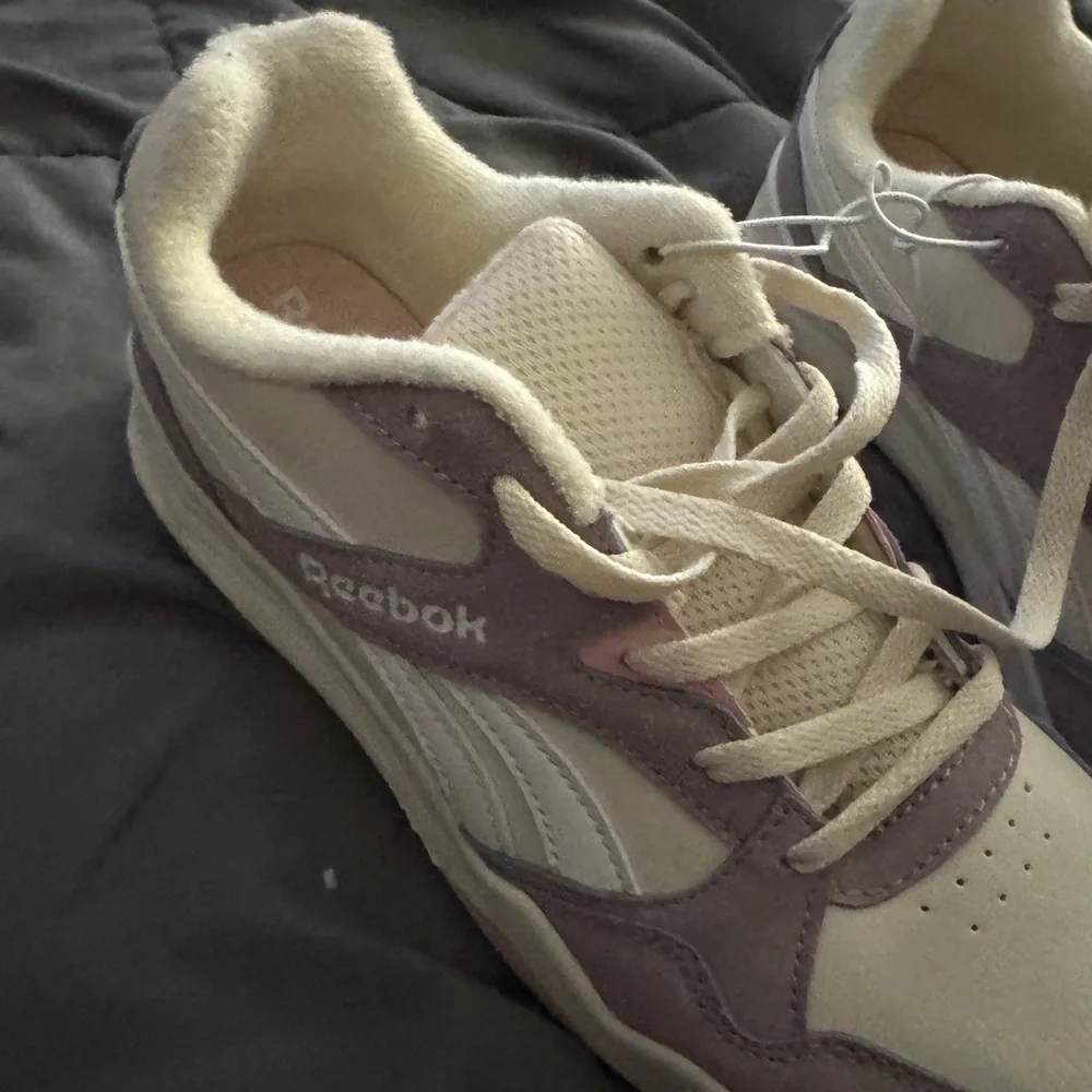 Reebok Girls Lavender and Cream Sneakers - Picture 2 of 10